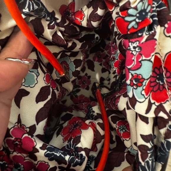 Tory Burch Emerson mini drawstring bucket bag - Picture 2 of 9